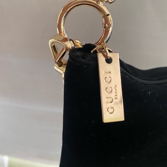 Gucci Guilty Beauty Cometic Pouch with brooch, pearl handle and chain - Picture 4 of 8